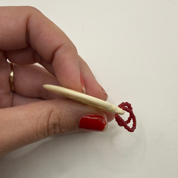 Vintage Elegant Cream Heart Floral Carved Bone? Pendant - Picture 6 of 9